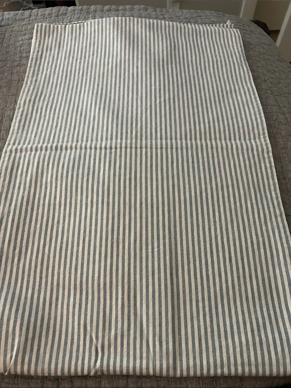 Pottery Barn Teal and Cream Wheaton striped Table Runner and 4 cloth napkins set